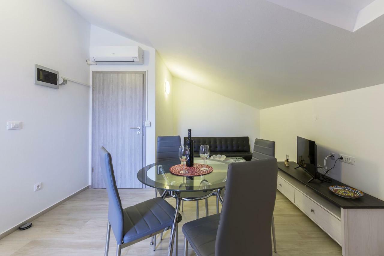 Apartmani Suzi Pula Exteriör bild