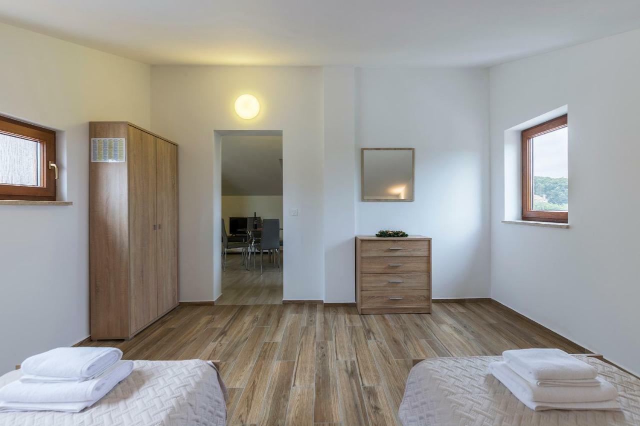 Apartmani Suzi Pula Exteriör bild